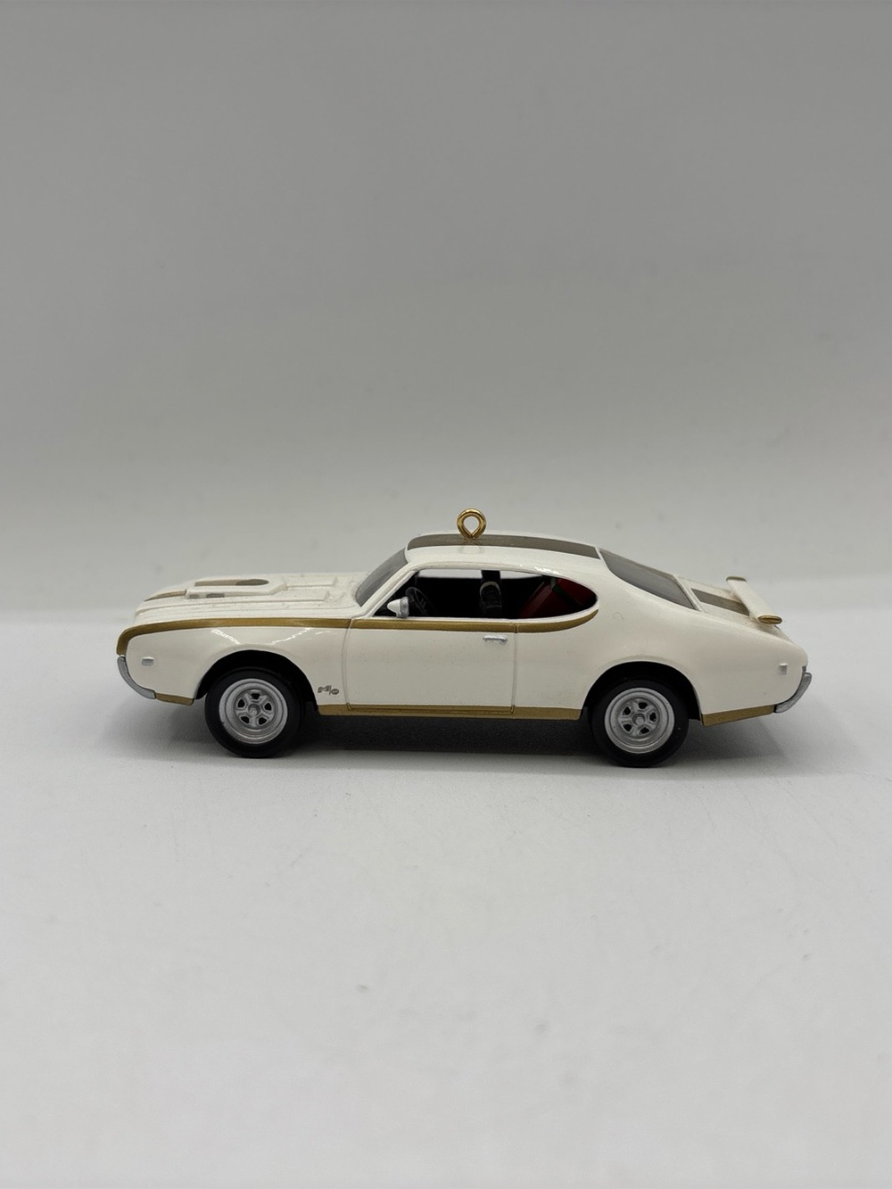Hallmark Keepsake Ornament Dated 1997‎ Vintage 1969 Hurst Oldsmobile 442